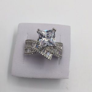 4 CARAT AAA PRINCESS CUT SAPPHIRE( LAST ONE )Size8